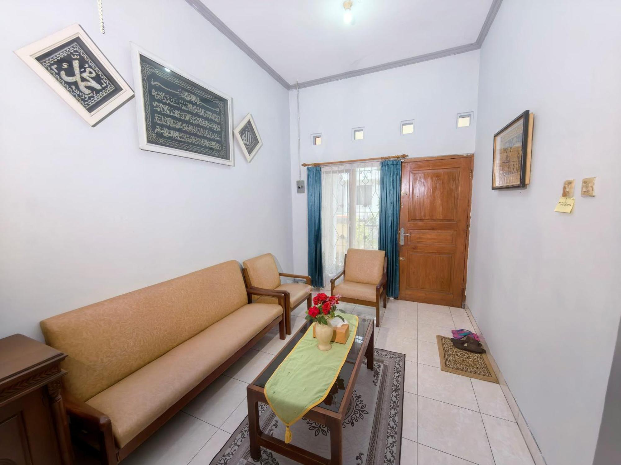 Mutiara Babarsari Homestay Jogja Yogyakarta Bagian luar foto